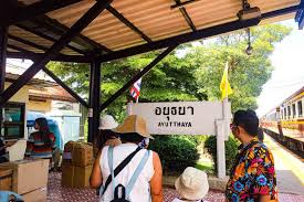Cari tempat wisata di bangkok yang terkenal, terbaru dan wajib untuk di kunjungi. Cerita Saya Di Ayutthaya Naik Kereta Ekonomi Sampai Keliling Sepedaan Seharian
