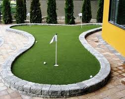So unterschiedlich wie die natur am gardasee, so unterschiedlich sind auch die elf golfplätze rund um den see. 70 Diy Spielplatz Projektideen Fur Die Gartengestaltung Backyard Putting Green Playground Landscaping Green Backyard