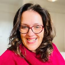 Jennifer Hardie's Instagram, Twitter & Facebook