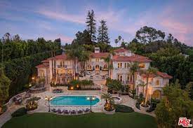 Please note that the living room, the kitchen and 2 bedrooms are only accessible by steep stairs. How Many Rooms Does A Mansion Have Quora