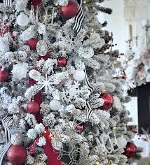Flocked Christmas Tree Decorating Ideas I Love The Pops Of Red On This Fa In 2020 Flocked Christmas Trees Decorated White Flocked Christmas Tree Small Christmas Trees
