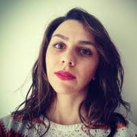 Kari Downs's Instagram, Twitter & Facebook