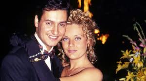 Beste açar, eski eşi tayfun duygulu'nun babası kayahan için yaptığı, bana bıçak çekti açıklamasına neden olan 'kar beyazdır ölüm' şarkısının bir bölümünü kendisinin yazdığını açıkladı. Tayfun Un Eski Esi Beste Acar Dan Bicak Cekti Yorumu Magazin Haberleri