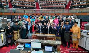 Michelle ng mei sze, a pakatan harapan state candidate for n31 subang jaya, gave a speech during a pakatan harapan talk at happy mansion residences on. Malaysiakini Selangor Assemblywomen Don Headscarves In Solidarity