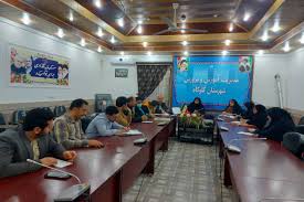 همه کارکنان مدرسه در مسیر تربیت سهیم هستند
