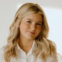 Sarah Holderman's Instagram, Twitter & Facebook