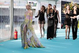 Cyprus' entry for 2021 is el diablo by elena tsagkrinou (έλενα τσαγκρινού). Eurovision 2021 Poia Einai H Soyper Se3i Elena Tsagkrinoy Poy 8a Tragoydhsei El Diablo Gia Thn Kypro Zwh Iefimerida Gr