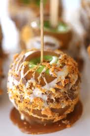 The Ultimate Guide On How To Make Caramel Apples Thecarefreekitchen In 2020 Gourmet Caramel Apples Caramel Apples Recipe Caramel Apples Homemade