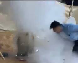 أفاد سكان وناشطون عبر مواقع التواصل الاجتماعي في المملكة العربية السعودية، بسماع صوت انفجار قوي بالعاصمة الرياض. Ø´Ø§Ù‡Ø¯ Ø§Ù†ÙØ¬Ø§Ø± Ø®Ø±ÙˆÙ Ù…Ù†Ø¯ÙŠ ÙƒØ§Ø¯ ÙŠØªØ³Ø¨Ø¨ ÙÙŠ ÙƒØ§Ø±Ø«Ø© Ù„Ø´Ø§Ø¨ ÙÙŠ Ø§Ù„Ø±ÙŠØ§Ø¶