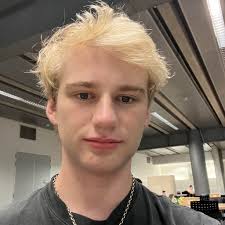 I'm looking for a maths tutor for my 8 year old daughter who is local to  this area and can visit. Any one available?