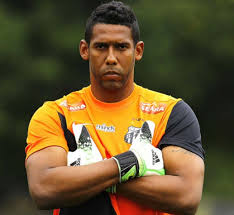 O goleiro apareceu claramente acima do peso e rapidamente viralizou na internet. Novidade Na Ressacada Avai Anuncia A Contratacao Do Goleiro Aranha Lance