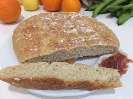 Preparar el pan en casa es una agradable aventura, el calor de hornear es en realidad reconfortante y los aromas que inundan tu cocina maximisan la experiencia de probar una rebanadita de pan recién salida del horno, pero no muchos nos damos la oportunidad de hacer nuestro propio pan en casa. Hacer Pan En Casa Ahorradoras Com