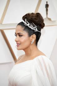 The $39 matte lipstick salma hayek pinault wore to the oscars did not budge. All The Best Jewelry From The 2020 Oscars Red Carpet Salma Hayek Salma Hayek Oscar Oscar Fashion