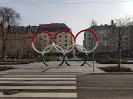 This small park is situated along the banks of danube river not far from parliament building. Olimpia Park Bild Von Olimpia Park Budapest Tripadvisor