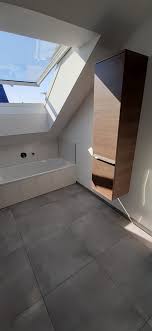 Die anton müther gmbh in haltern am see ist stolz darauf, so gut wie jeden sonderwunsch erfüllen. Badezimmer Unter Der Dachschrage Mit Badewanne Unter Dem Dachfenster Wunschbad