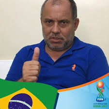 Face to face with a green tree python! 💚 Photo by Mike Grosshanten  Photographie.