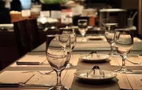 A su vez, las características son las propiedades particulares mediante las cuales se distingue un tipo de materia de otra. Buenas Maneras En La Mesa Etiqueta A La Hora De Comer