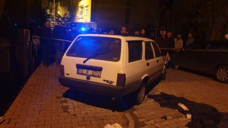 Bursa İznik'te otomobil, çarptığı motosikletin arkasında bulunan kadını altına alıp 700 metre sürükledi. Talihsiz kadın olay yerinde can verdi. ile ilgili görsel sonucu"