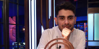 Ο άτυχος ηθοποιός έχει σπάσει τον αριστερό μηρό και το δεξί γόνατο και. H Dynamh Toy Masterchef O Manwlhs Me Mia Anarthsh Kerdise 17 7 Xiliades Followers Sto Instagram Zwh Iefimerida Gr