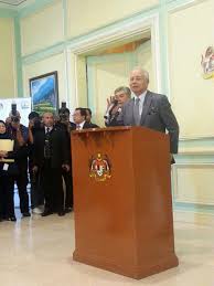 Ikuti sidang media khas status terkini gelembung perjalanan pelancongan domestik oleh , menteri pelancongan, seni dan. Bernama On Twitter Sidang Media Khas Perdana Menteri Datuk Seri Najib Tun Razak Berhubung Rombakan Kabinet Hari Ini Http T Co Txtkgmokwl