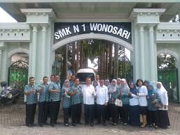 Untoro, tri (2019) pengaruh bimbingan kejuruan terhadap kesiapan kerja siswa kelas xi jurusan teknik mesin di smk negeri 2 wonosari. Kunjungan Ke Smkn 1 Wonosari Gunungkidul Smkn 1 Purwodadi