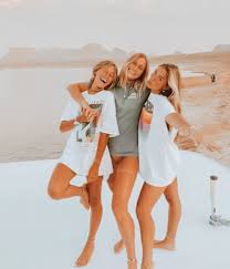 Pin By Tori Banks On Friends In 2020 Best Friend Pictures Friend Photoshoot Friends Photography