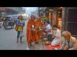 Morning Alms Offering to Monks in Chiang Khan (Thailand) - YouTube