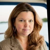 Elizabeth Mealey's Instagram, Twitter & Facebook