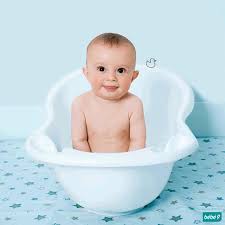 La Baignoire Bebe Permet De Bichonner Et Nettoyer Bebe De La Tete Aux Pieds A Choisir Selon Votre Contexte Baignoire Bebe Magasin De Puericulture Baignoire