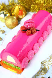 Buche Mousse Framboise Chocolat Blanc Genoise Pistache Buche De Noel Buche Mousse Framboise Chocolat Blanc