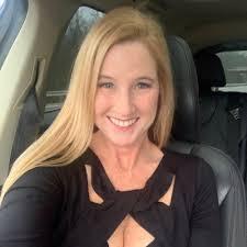 Rowena Cunningham's Instagram, Twitter & Facebook