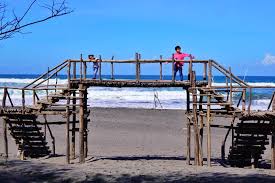 Pantai cemara sewu ini juga merupakan sebuah tempat yang juga menjadi tempat rekreasi atau tempat berwisata. My Dailosophy Pantai Cemara Sewu Tempatnya Berburu Foto Cantik Di Selatan Jogja