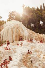 Bellissimo appartamento dotato di sue grandi terrazzi, a pochi passi dalle splendide terme naturali di san filippo. Bagni San Filippo The Travelling Light