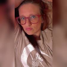 Mandy Endicott's Instagram, Twitter & Facebook