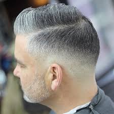 Wenn die haare aus dem schnitt herauswachsen, hat man häufig das gefühl, die frisur sitzt nicht mehr richtig. Undercut Mit Ubergang Comb Over Frisur Seitenscheitel Hairstyles Hair Frisuren Fur Altere Manner Frisur Seitenscheitel Elegante Frisuren
