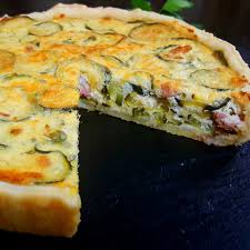 Questa torta salata si presta bene per una cena come piatto unico gustoso e completo. Al Ta Cucina Torta Salata Con Zucchine Pancetta E Ricotta Facebook