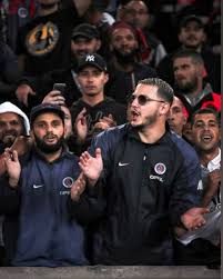 Scoop tpmp malik bentalha va participer a rendez vous en terre inconnue source from : Malik Bentalha Est Interdit De Stade Pour Une Duree De 6 Mois Pour Avoir Allumer Un Fumigene Lors De Psg Real Psg Fumigene