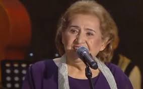Ce a făcut vedeta în trecut!. Melodia Cu Care Gabi LuncÄƒ A FÄƒcut O SÄƒ PlangÄƒ In Hohote Pe Elena Ceausescu Ce I A Cantat Artista Video