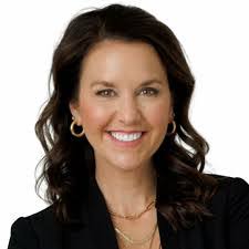 Julie Warren's Instagram, Twitter & Facebook