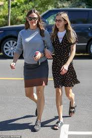 Of course i was in favour of him doing the part. Jennifer Garner Is Practically The Same Height As Her Teen Daughter Violet 13 Daily Mail Online