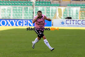 Ogni giorno notizie, calciomercato e approfondimenti sull'us catanzaro 1929. Il Palermo Cade Al Barbera Contro Il Catanzaro Finisce 1 2