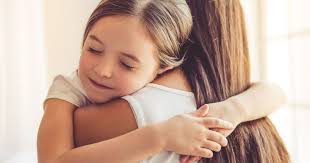 El hábito diario que empoderará a tu hija lo aprendimos en una película y  no es (solo) Barbie