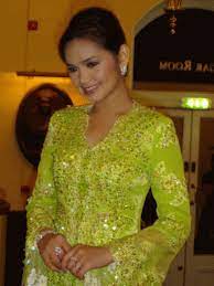 Dato' sri siti nurhaliza embodies the nusantara identity. Baju Siti Nurhaliza Royal Albert Hall Google Search Siti Nurhaliza Woo Man Royal Albert Hall