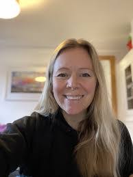 Julie Hodgson's Instagram, Twitter & Facebook