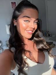 Holly Morton's Instagram, Twitter & Facebook