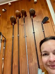 Golf Masser af sjove og nervepirrende timer ⛳️ Vidste du at Barbara kan  hjælpe dig retur på banen, hvis du har fået en skade pga golf? 🏌🏻‍♀️ PS.  Lidt golf nostalgi på