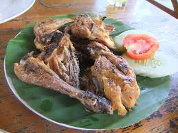 Penyajian ayam taliwang ini biasanya selalu dibarengi dengan plecing kangkung dan beberuk terong. Ayam Taliwang Wikipedia Bahasa Indonesia Ensiklopedia Bebas