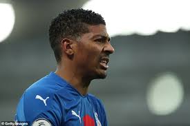 Sol bek pozisyonuna takviye yapmak isteyen fenerbahçe, crystal palace'ın 30 yaşındaki futbolcusu patrick van aanholt'a kanca attı. Arsenal Considering Surprise Late Move For Crystal Palace Left Back Patrick Van Aanholt Newsfinale