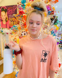 Jojo Siwa Dressing Up As A Vsco Girl Has Temporarily Relieved My Secondhand Headache Jojo Siwa Hair Jojo Siwa Instagram Jojo Siwa Bows
