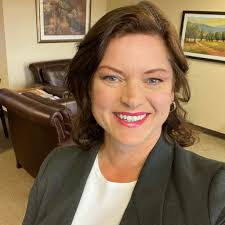 Do robins visit backyard bird feeders?